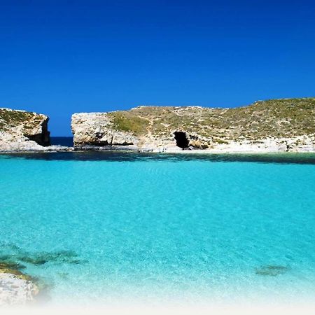 Deluxe Apartment Steps To St George'S Bay Saint Julian's Bagian luar foto