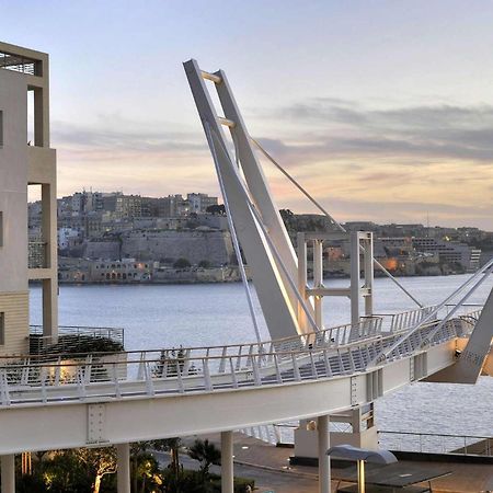Deluxe Apartment Steps To St George'S Bay Saint Julian's Bagian luar foto
