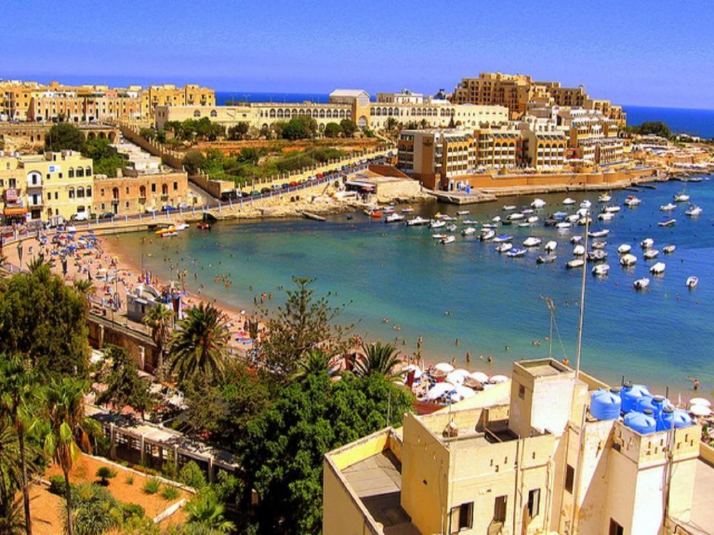 Deluxe Apartment Steps To St George'S Bay Saint Julian's Bagian luar foto