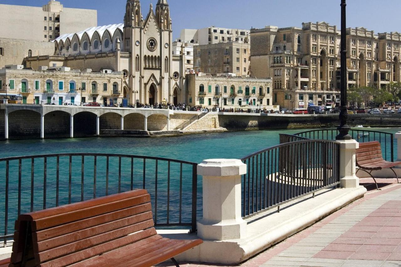 Deluxe Apartment Steps To St George'S Bay Saint Julian's Bagian luar foto