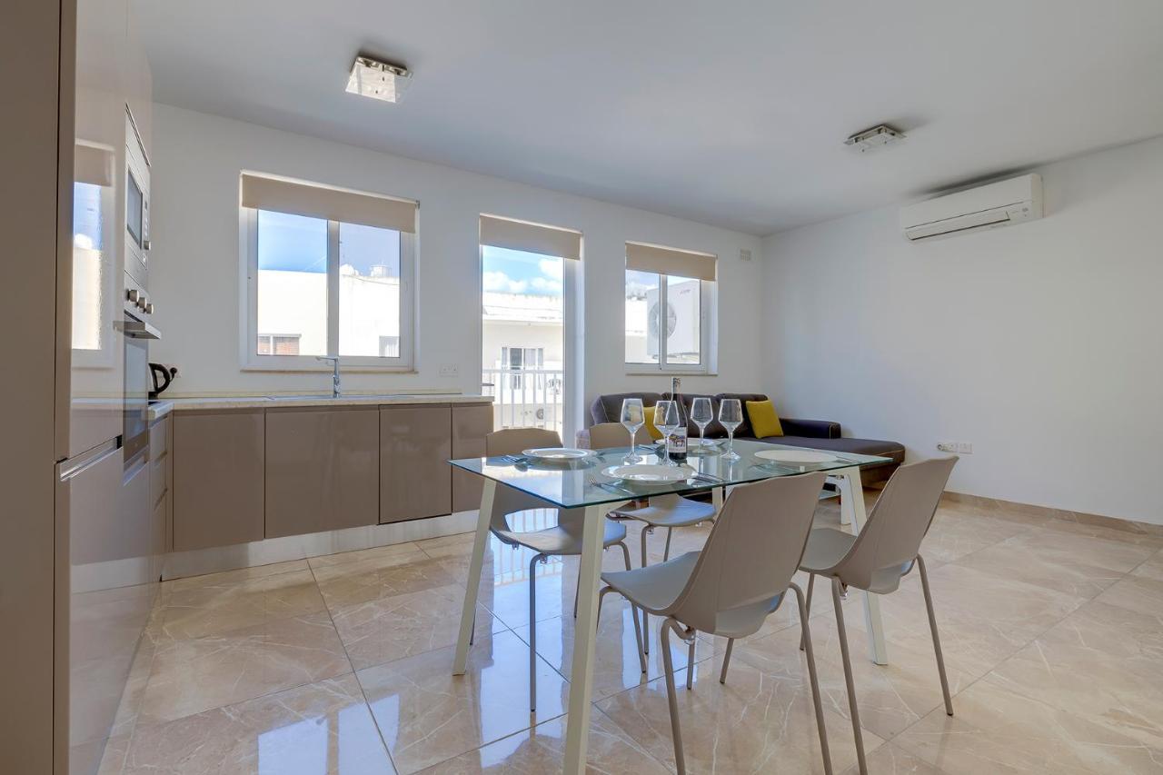 Deluxe Apartment Steps To St George'S Bay Saint Julian's Bagian luar foto