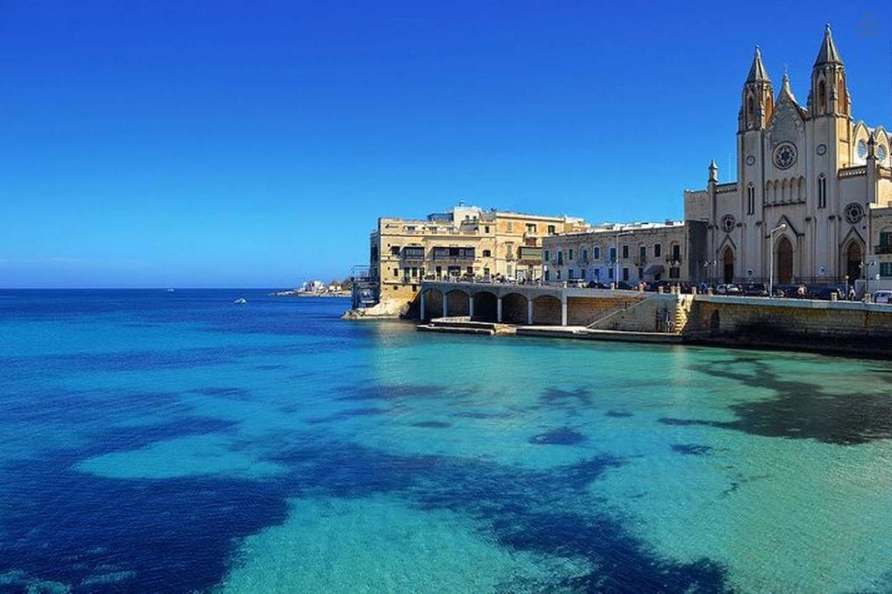 Deluxe Apartment Steps To St George'S Bay Saint Julian's Bagian luar foto