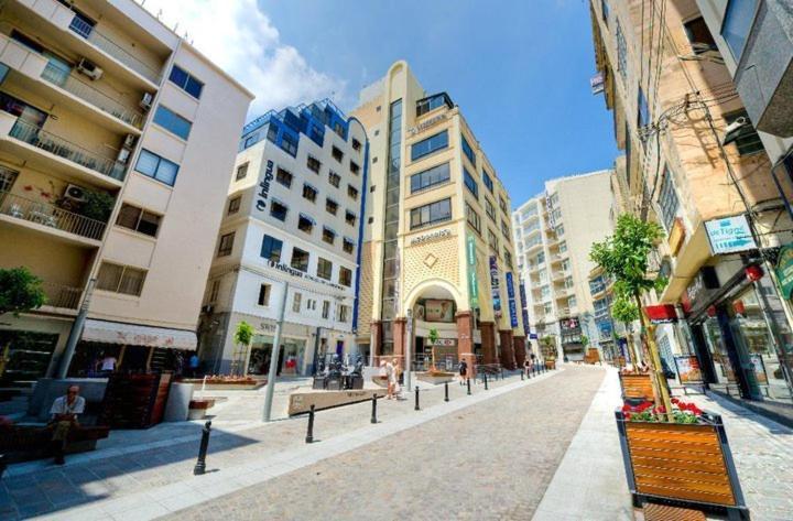 Deluxe Apartment Steps To St George'S Bay Saint Julian's Bagian luar foto