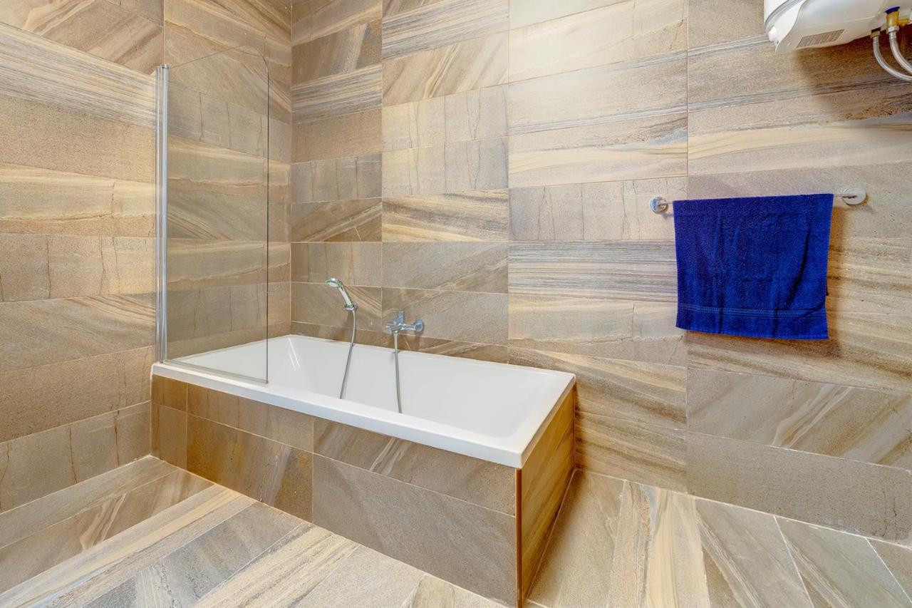 Deluxe Apartment Steps To St George'S Bay Saint Julian's Bagian luar foto