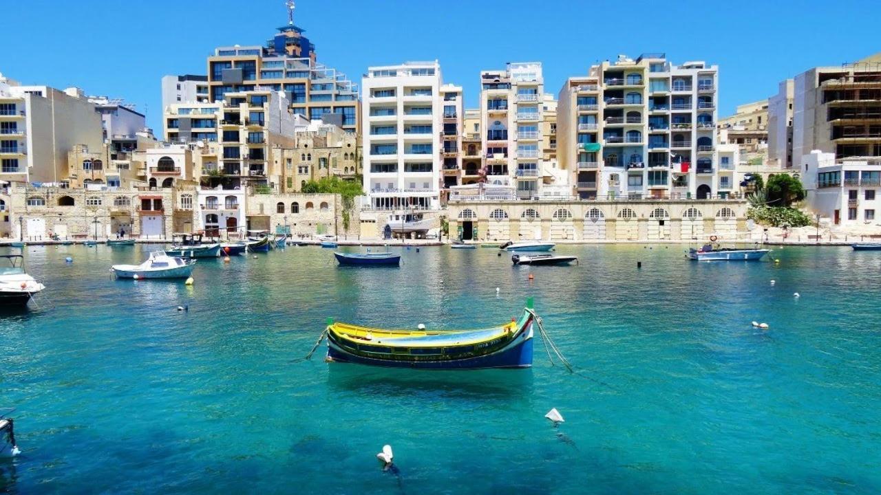 Deluxe Apartment Steps To St George'S Bay Saint Julian's Bagian luar foto