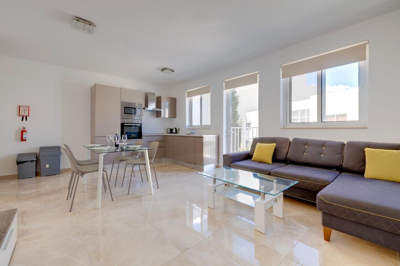 Deluxe Apartment Steps To St George'S Bay Saint Julian's Bagian luar foto
