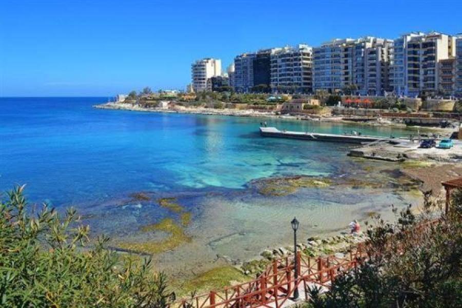 Deluxe Apartment Steps To St George'S Bay Saint Julian's Bagian luar foto
