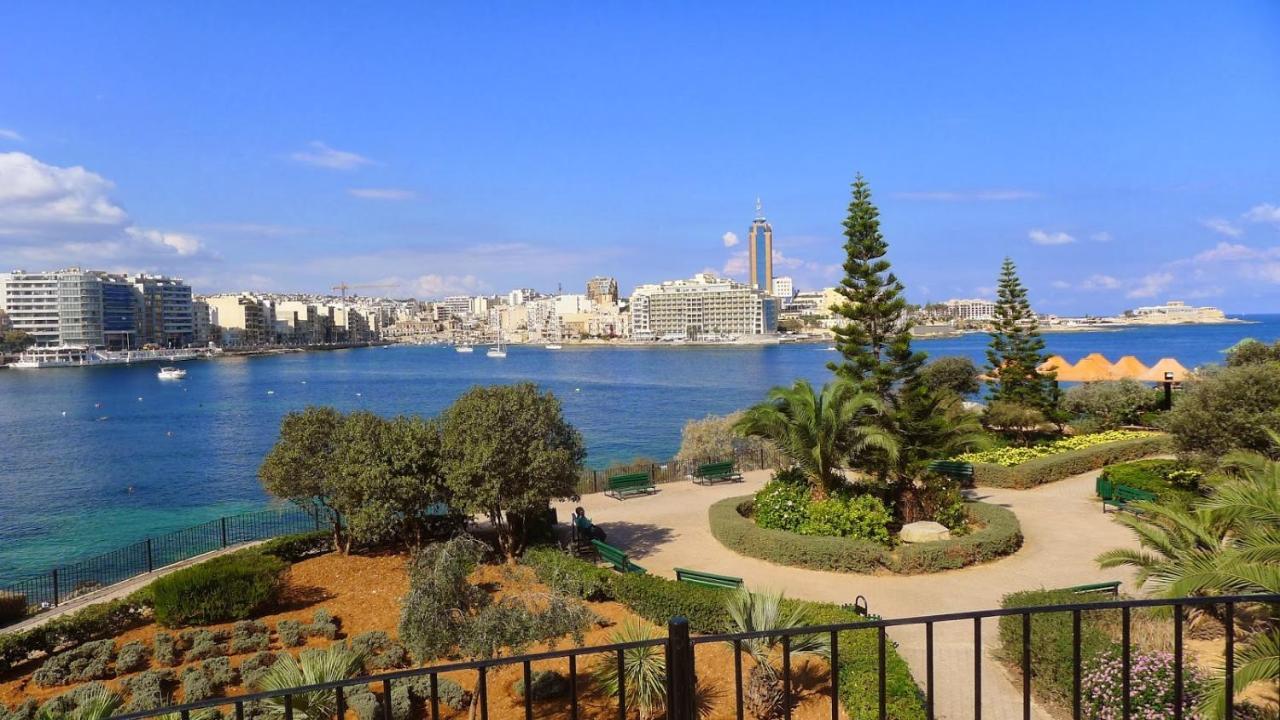 Deluxe Apartment Steps To St George'S Bay Saint Julian's Bagian luar foto